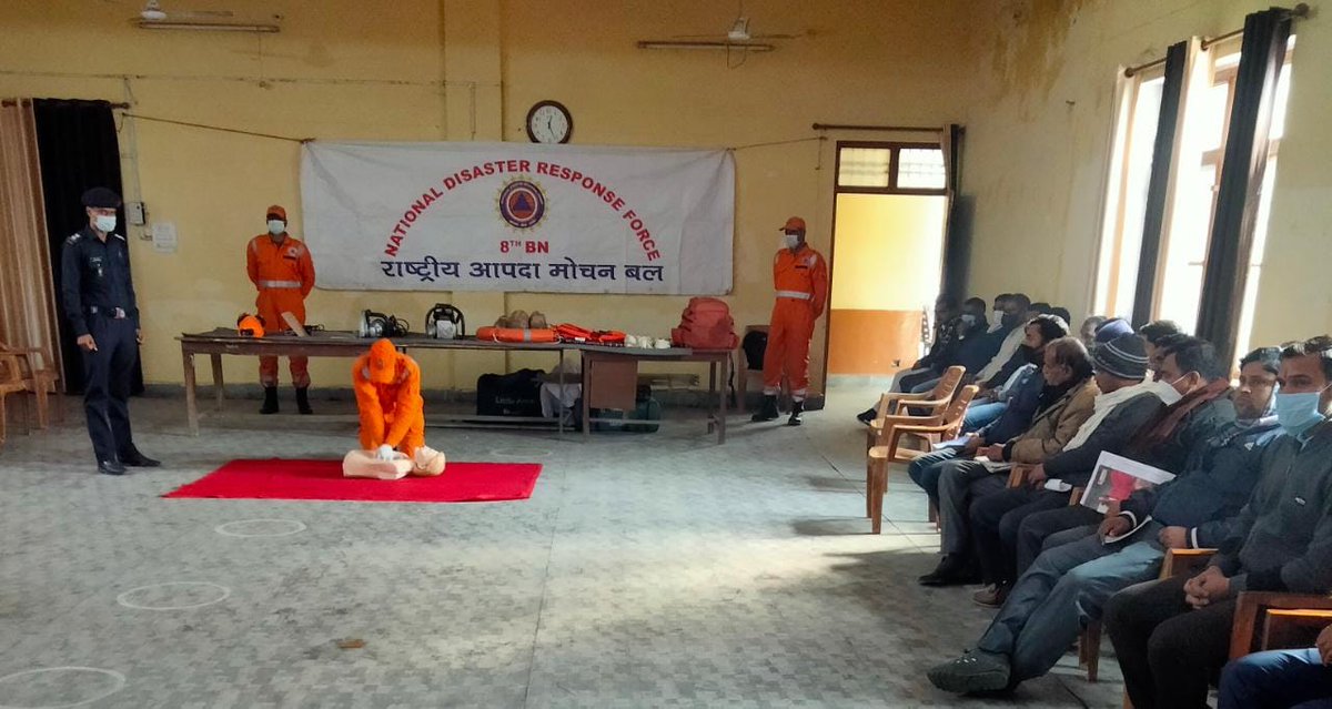 08NDRF's tweet image. Famex cum Community awareness program conducted at Tahsil parisar Aonla, district Bareilly (UP) 
#NDRF4U
#aapdasevasadaiv
#CommunityAwarenessProgram