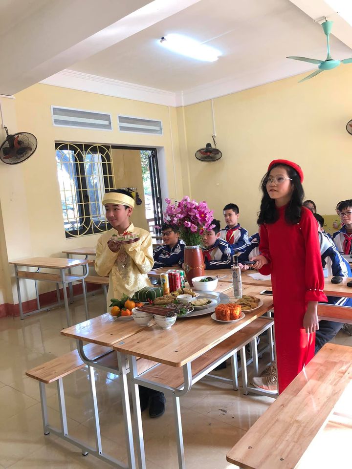 IntSchPiraeus's tweet image. Culture exchange between the two countries, Greece and Vietnam, using MS Teams.
We would like to express our thanks to our Teachers Georgios K. Vasilopoulos, Kouvalia Kelly and Nga Cao from Vietnam for their international spirit.