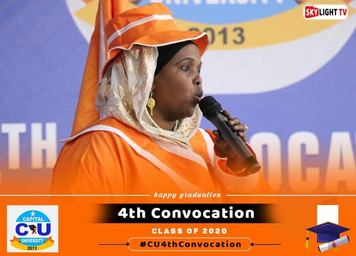 CapitalSomalia's tweet photo. Gudoomiyaha Haweenka Gobolka Banaadir #Jawaahir Baarqab oo ardayda ku bogaadisay In ay ka baxaan reer hebel oo  ay noqdaan dad midaysan oo ah bahda waxbarashada 
#CU4thConvocation https://t.co/udp06evxPz