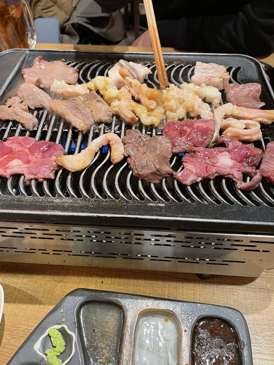 てつ A Twitter 焼肉食べ放題に来て1時間経つが追加の肉が一品しか来ない しかも最初に頼んだキムチ盛り合わせは30分以上待たされた
