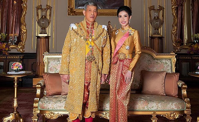 Royal Revenge P0rn - Nude Pictures Of Thai King's Official Mistress Leaked Online bit.ly/2WLwIZD #ThailandKing #MahaVajiralongkorn #SineenatWongvajirapakdi #SabotagetheRoyalconsort #latestnews #downloads #santabanta #newsmaker