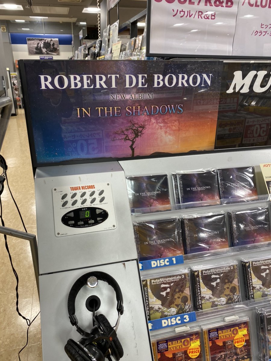 Robert de Boron、5年振りのオリジナルALBUM「In the Shadows」本日発売です！タワレコ渋谷店さん、新宿店さんでは大きく展開頂いてます！まずはご試聴を！
デジタル派の皆様はコチラから⇒fanlink.to/intheshadows