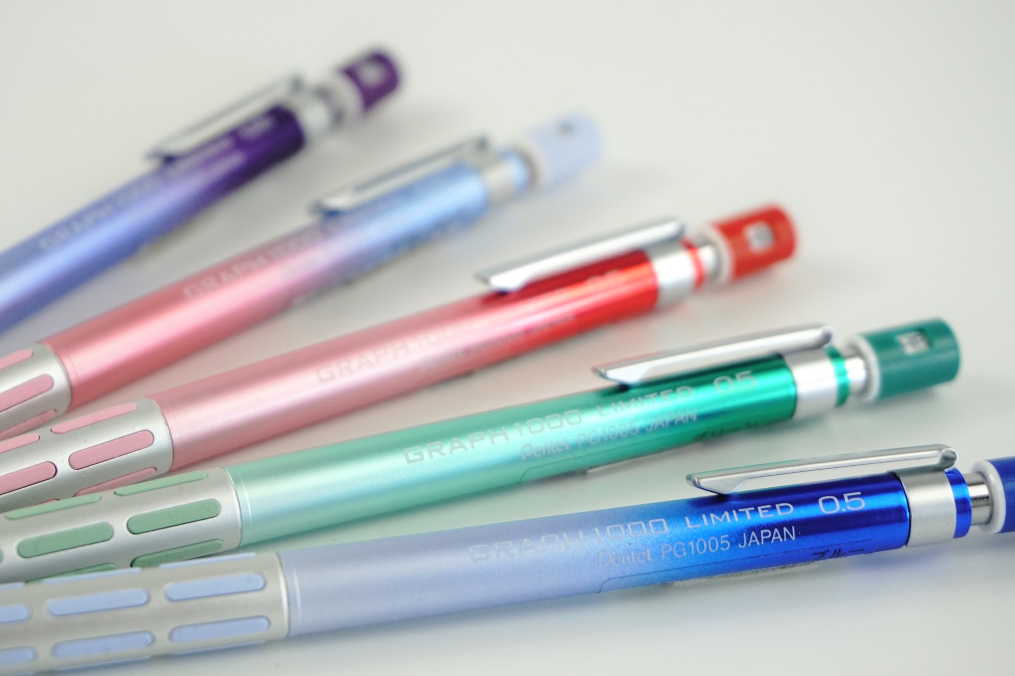 グラフ1000 韓国、ロフト限定　グラデーションモデル　6本セット Amazon.co.jp: ぺんてる グラフ1000 限定色 GRAPH1000