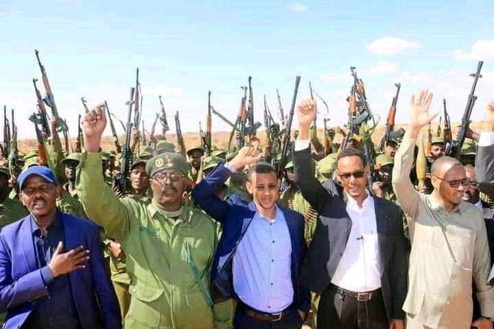 RegionGedo's tweet photo. Two airlifts carrying over 100 SNA soldiers landed in Dollow with more expected to reinforce SNA in the Belet-hawa border area. Jubaland forces were sighted moving across the border in Kenya. Residents along the border are terrified by the movements of the troops https://t.co/BmyjUWu4ij