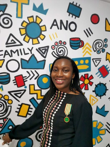 NotreLysma's tweet photo. Alysma Oyéeeeee!!!🥳🥳🎊
Toutes nos félicitations à notre sœur @Yehnidjidji , #Alysma 2005 qui a été élevée ce mardi 22 décembre à #Abidjan , au rang de Chevalière dans l'ordre du mérite de la #communication . Let's celebrate ! #fiereAlysma #civedu #civ225 #excellence #femmes https://t.co/zpzjr1W50q