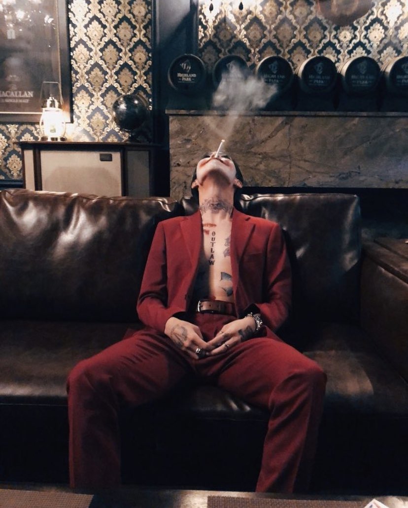 “who in kpop?” but it’s actually kim woosung from the rose ; a thread