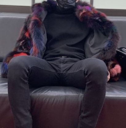 “who in kpop?” but it’s actually kim woosung from the rose ; a thread