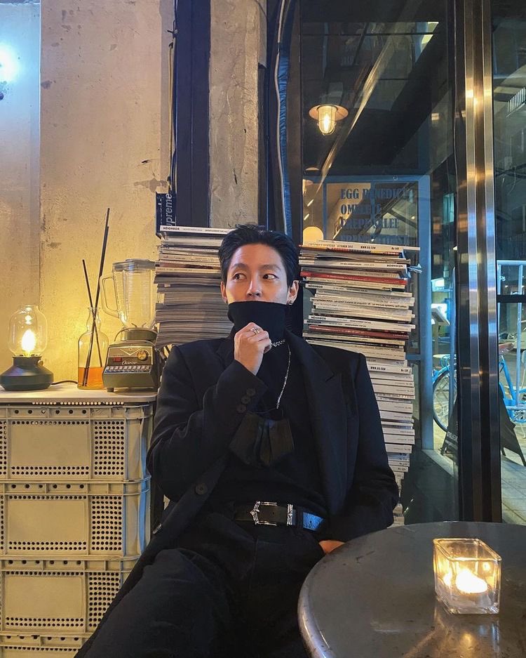 “who in kpop?” but it’s actually kim woosung from the rose ; a thread