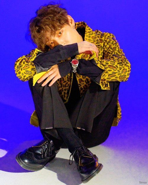 “who in kpop?” but it’s actually kim woosung from the rose ; a thread