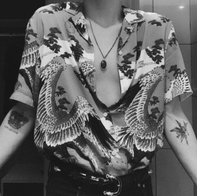 “who in kpop?” but it’s actually kim woosung from the rose ; a thread