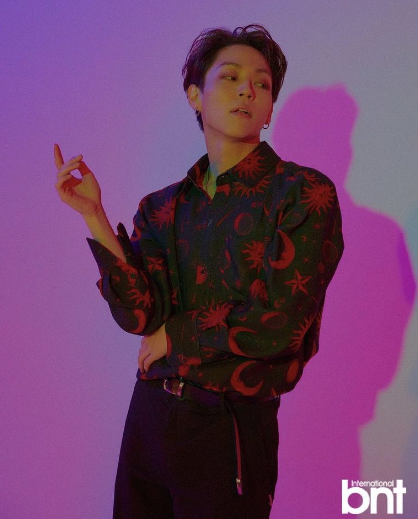 “who in kpop?” but it’s actually kim woosung from the rose ; a thread