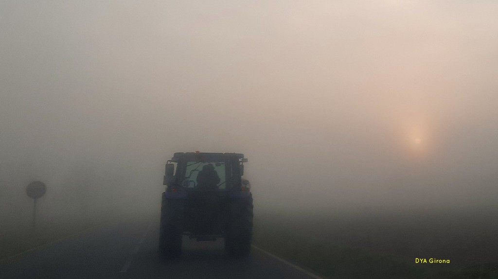 Precaución circulando con fenómenos adtmosfericos adversos. 
Hazte ver. 
Enciende las luces!!
Vale más ser visto que verse. 
Un consejo de la asociación de ayuda en carretera DYA en Girona y otros.
#DYA <a href="/mossos/">Mossos</a> <a href="/bomberscat/">Bombers</a> <a href="/InfoEmerg/">InfoEmergencias</a> <a href="/112/">112</a> <a href="/AEMET_Cat/">AEMET_Cataluña</a> <a href="/DYAgirona/">DYA Girona</a> <a href="/meteocat/">Meteocat</a> <a href="/324cat/">3catinfo</a>