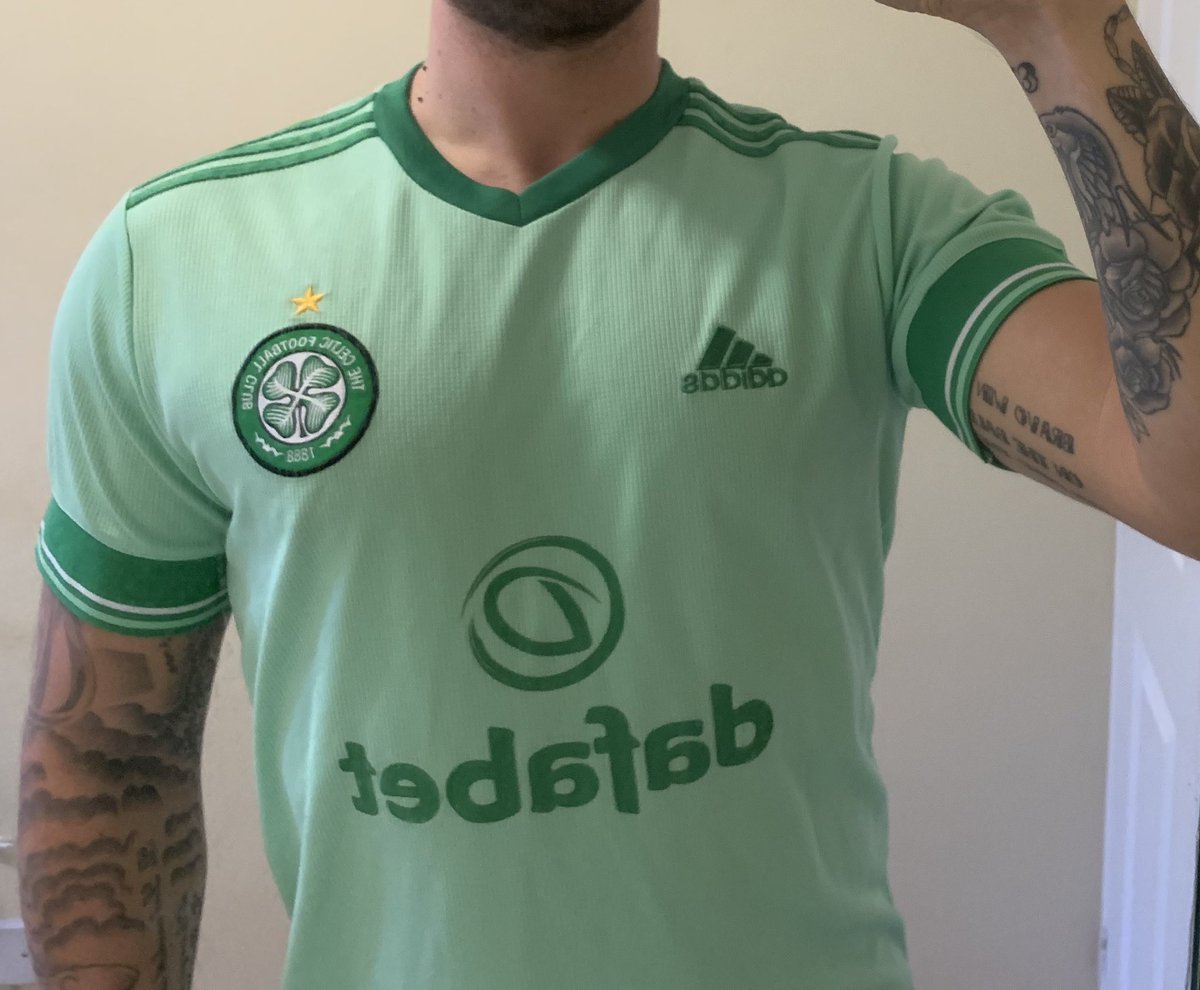 99BenBray1's tweet photo. Last @homeshirts1 @The_Kitsman #ShirtsToWork of the year for me. Gone with a newer edition to the collection celebrating the #QuadrupleTreble winners @CelticFC ! #HomeShirts #Celtic #CelticFC #COYBIG https://t.co/eNVbgAGs8R