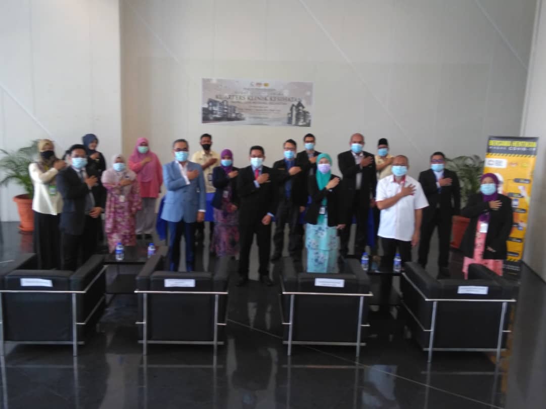 Menyempurnakan Majlis Penyerahan SST bagi Projek Kuarters Klinik Kesihatan Aring, Gua Musang Kelantan Syabas &amp; Tahniah kpd Kontraktor Novami Holdings. Semoga projek dpt disiapkan dan diserahkan dgn pematuhan masa, kualiti &amp; kos ditetapkan.
#KatalisEkonomi <a href="/IrZulkefly/">Mohd Zulkefly S</a> <a href="/CKK_IPJKR/">Cawangan Kerja Kesihatan JKR Malaysia</a>