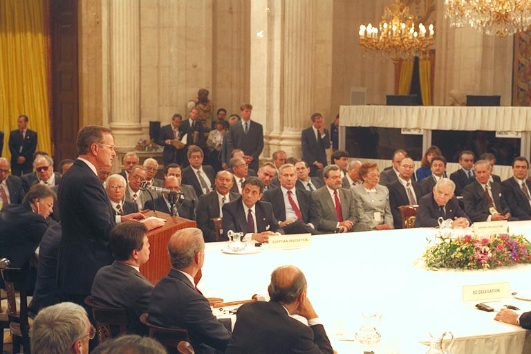 2021 will mark 30 years to the Madrid Conference. The conference was a historic turning point in which for the first time, Arab countries (except for Egypt that signed a peace agreement with Israel on 1979) agreed to negotiate with Israel. THREAD >>