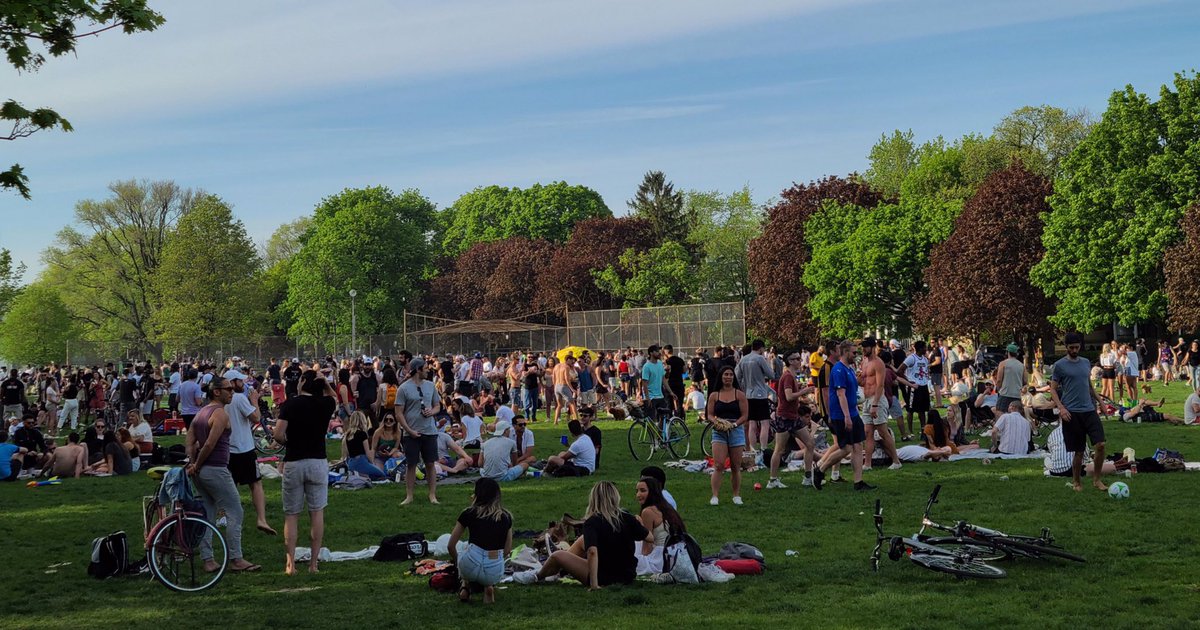 SBrogdon13's tweet photo. Wandsworth Common yesterday 😑 https://t.co/1QrJlCsXJF