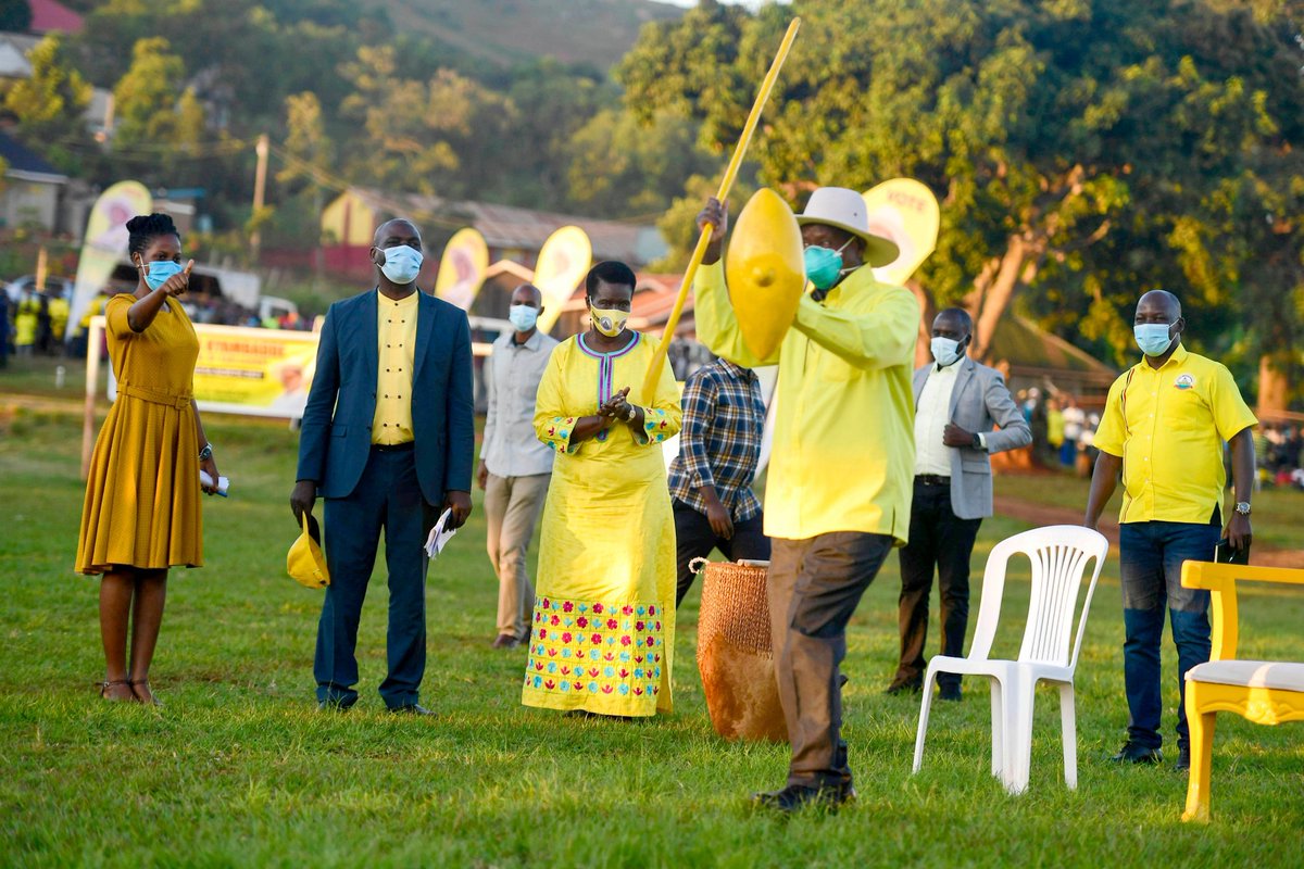 NBSAfter5's tweet photo. @KagutaMuseveni met NRM and Youth Leaders of Mpigi District,where they discussed how best to improve service to our people. Some people are angry and do not support us because their needs have been ignored, it is our leaders' job to solve these needs.
#SecuringYourFuture https://t.co/Ep39szHnlo