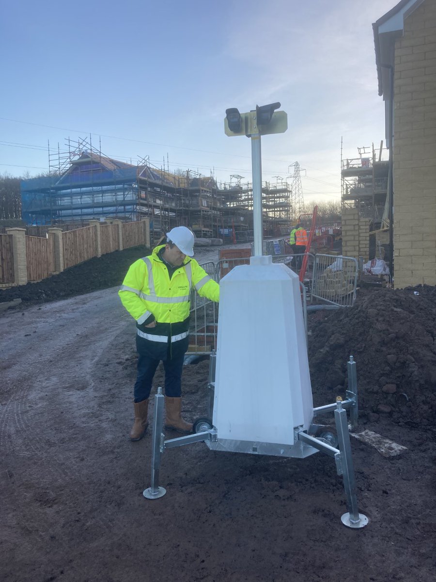 KingdomSGL's tweet photo. Below, #KingdomSystems' Engineers are pictured installing a composite #CCTVsolution for our client, Bellway Homes Scotland East yesterday prior to Christmas shutdown. 👇 https://t.co/4mkNsqoMBC