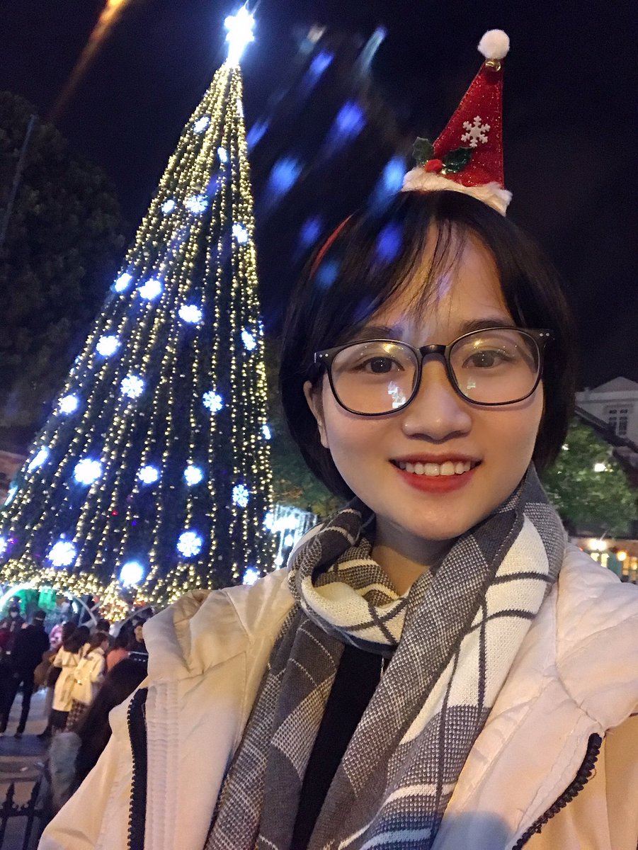 CatLinhhh's tweet photo. Merry Christmas and Happy New Year. https://t.co/vhh7G6IdbU