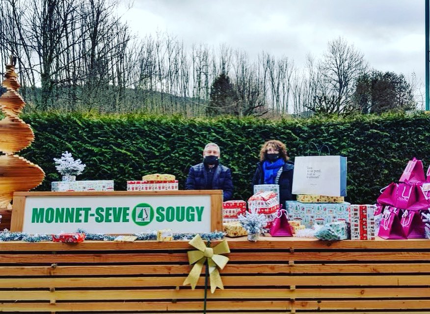 monnetsevesougy's tweet photo. Tradition de Noël chez Monnet-Sève Sougy : distribution de cadeaux 🎁 pour les petits et les grands !
Bonnes fêtes de fin d’année à toutes et tous 🎄
#bonnesfetes #monnetsevesougy #Noel2020 https://t.co/3NZpBfV87H