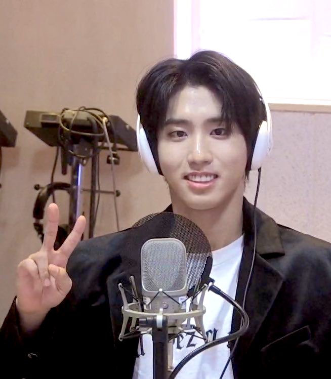 skzpeaxh's tweet photo. — some han jisung pics that express how i feel; a necessary thread 💘✨
#StrayKids #skz https://t.co/pTw0AC8yfP