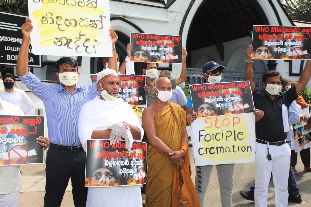 rbathiudeen's tweet photo. Silent Protest Against the Cremation of #COVIDー19 affected Muslim Bodies. We stand for justice.
#StopForcedCremations #SriLanka https://t.co/fhXSvqgeNe