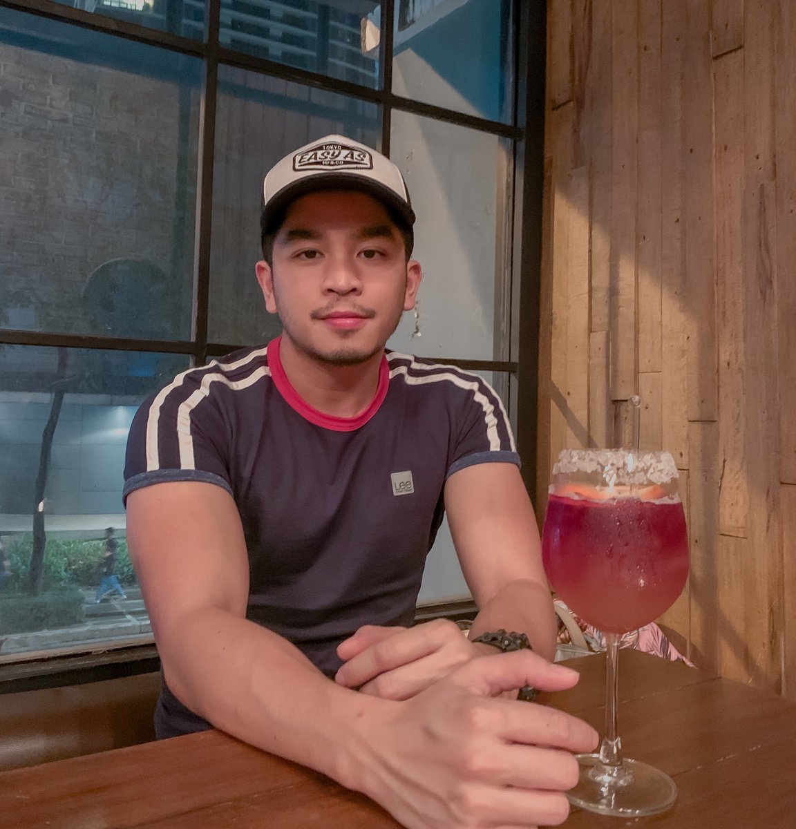 iamsigmund05's tweet photo. Unahan ko na kayo. Merry Christmas and happy holidays! Tuloy ang laban,  okay? Kaya natin to! 😊💯💪🏼 https://t.co/UJcobw7hVj
