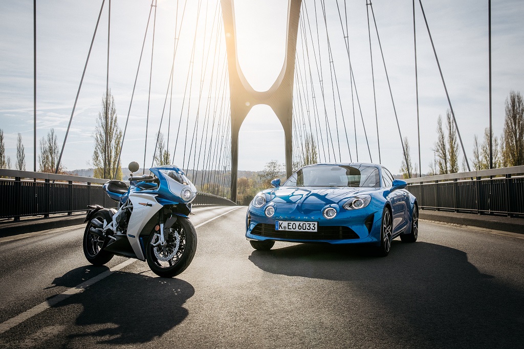 RenaultUKPR's tweet photo. It's been a busy year for all of our brands, from the #RenaultMORPHOZ reveal to the launch of our All-New Dacia Sandero and Stepway. Over the next week we will be looking back at some of our highlights of 2020🗓️ #GroupeRenault2020 https://t.co/QQHeBzi8DO