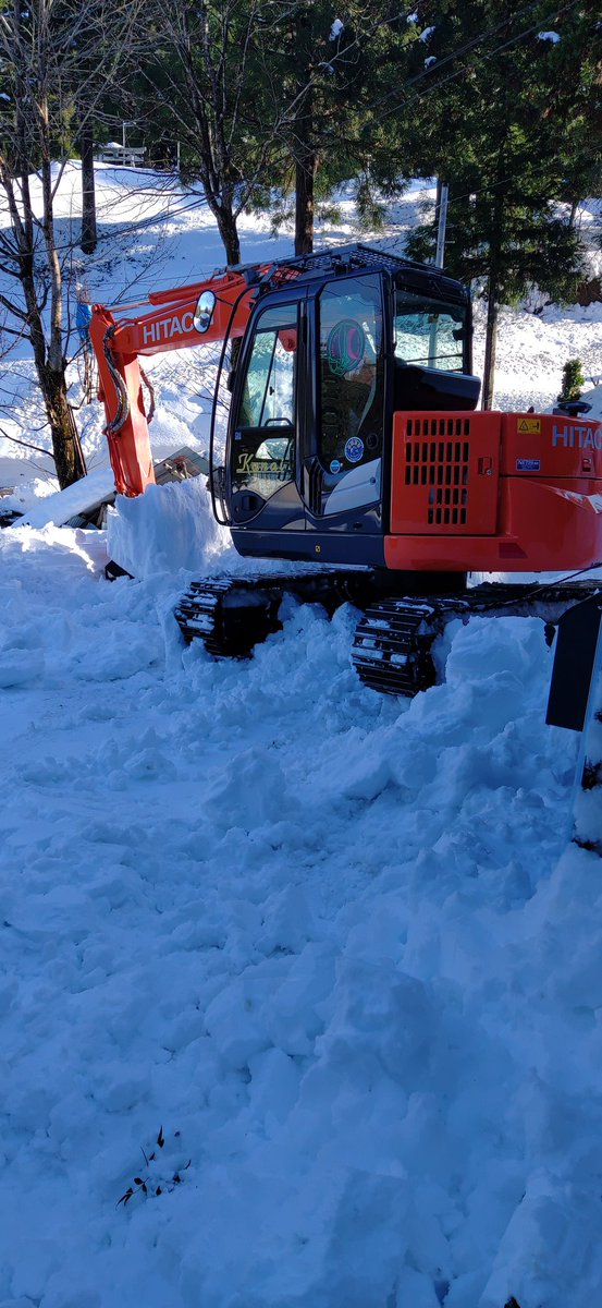 5bZx470's tweet photo. バケツでかっ😆今日も雪と戯れ…
#ZX75
#SK135SR
#D65PX https://t.co/u9koWOGfmE