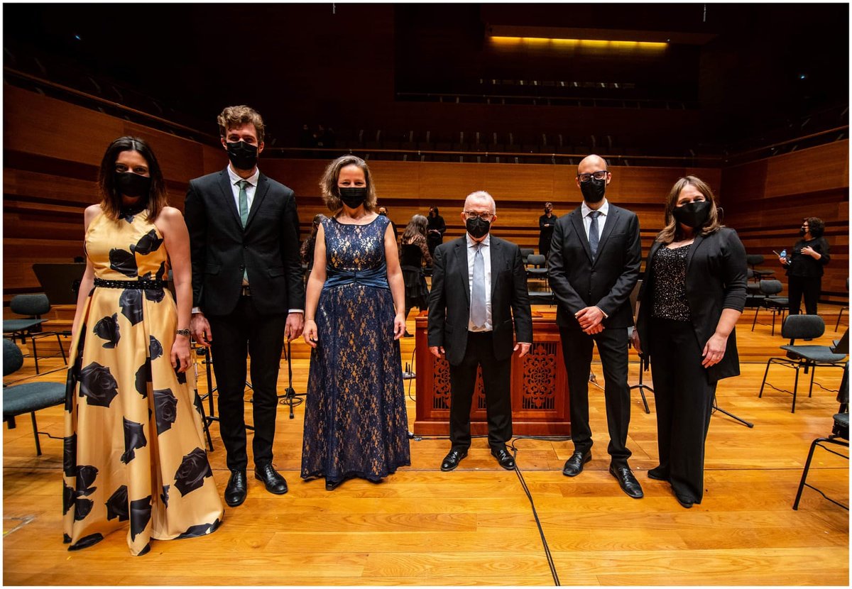josepramonolive's tweet photo. Ahir després de l'últim concert al @CCMDCyL amb els grans #UlrikeHaller @DeliAgundez #martainfante @CarlesPrat4 i #jordicasas MUCHAS GRACIAS VALLADOLID por acogernos 😊 Hasta la próxima! I Bon Nadal a tots! @OSCyL_ #coropiccolo #alterumcor #valldolod #charpentier #vivaldi https://t.co/KfLEtc64Hz