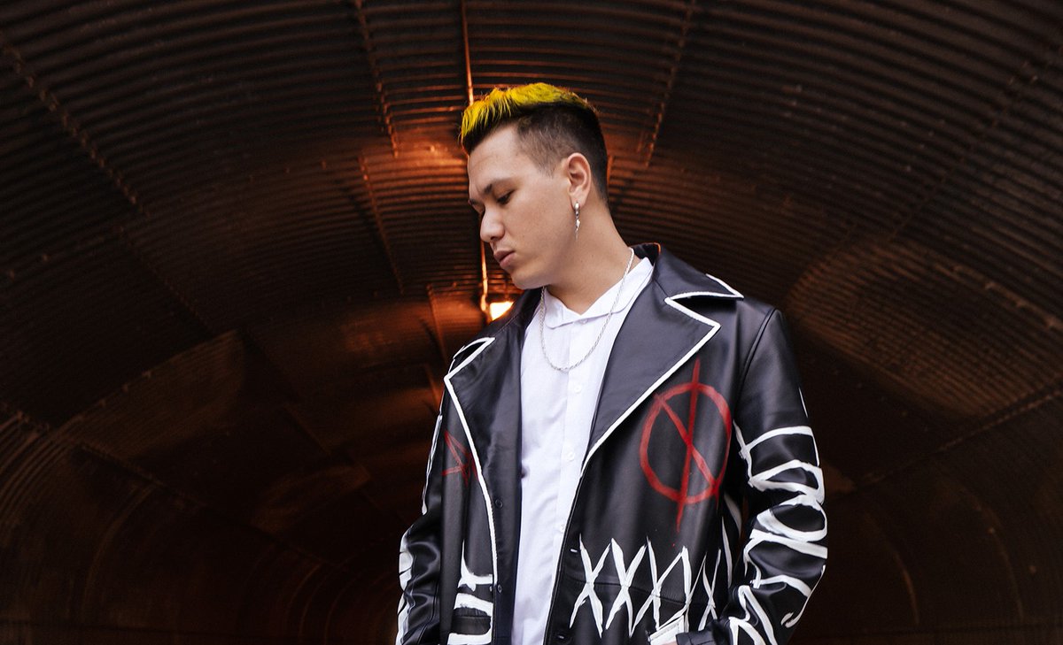 Such a tune. <a href="/DillonNathaniel/">Dillon Nathaniel</a> works his tech house magic again with a cheeky De La Soul sample in 'Knee Deep' on Glasgow Underground. Get yer chops around this >> onefootintherave.co/dillon-nathani…