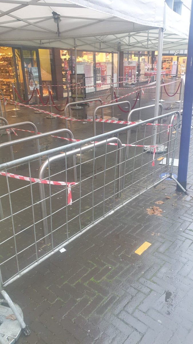 Vanaf hier nog 30 minuten #efteling #winkelcentrum