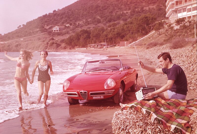 アルファ ロメオ アルファ ロメオを代表するアイコニック モデル スパイダー デュエット の存在は 1967年の12月に公開された映画 卒業 マイク ニコルズ監督 ダスティン ホフマン主演 によって永遠の存在となりました 関連記事はこちら T アルファ ロメオ アルファ ロメオを代表するアイコニック モデル スパイダー デュエット の存在は 1967年の12月に公開された映画 卒業 マイク ニコルズ監督 ダスティン ホフマン主演 によって永遠の存在となりました 関連記事はこちら T