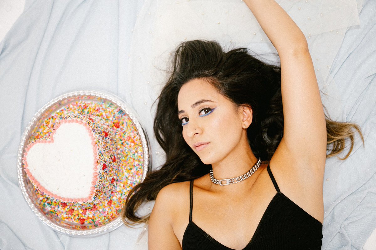 Canadian dream pop artist <a href="/AisforArrows/">aisforarrows</a> drops a lyric video for “All the stars” ow.ly/Fhcu30rpNkG