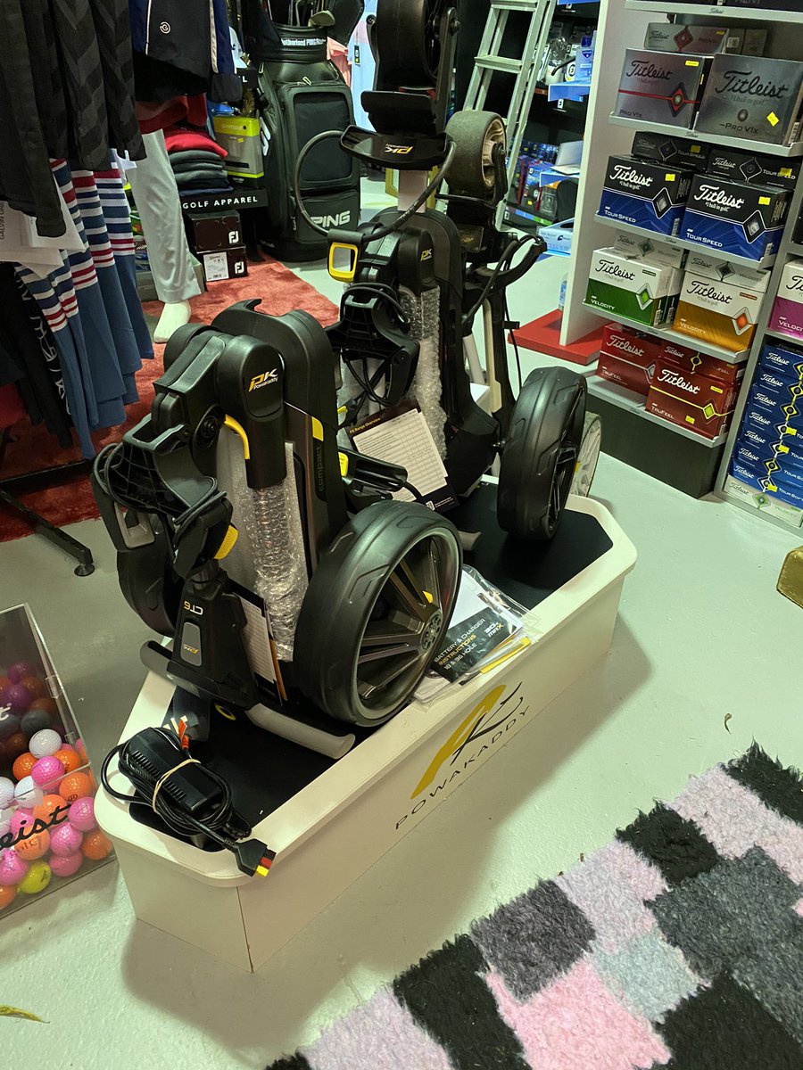 fairway_lady's tweet photo. Time for some last minute shopping anyone @FootJoy @Titleist @PowaKaddy_Golf https://t.co/c25l2uN1Uo