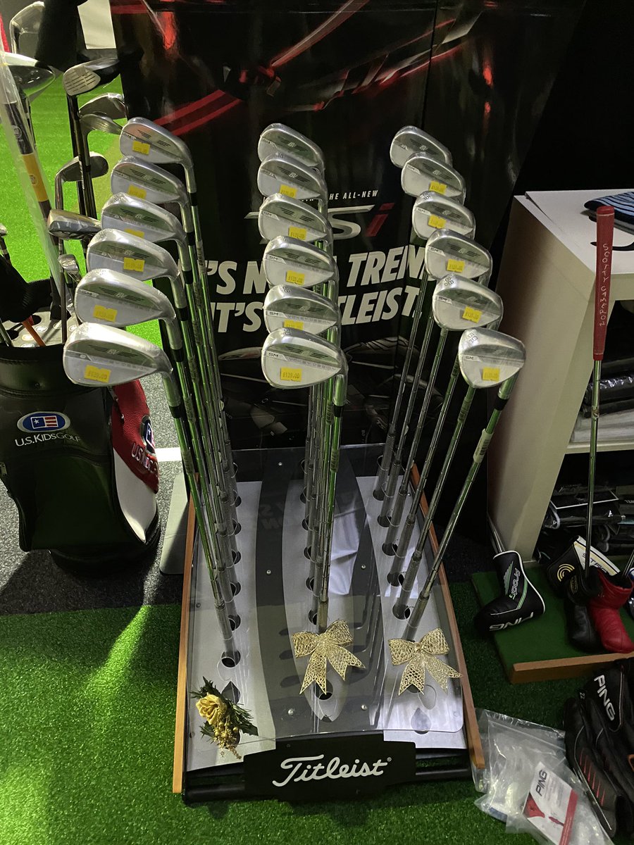 fairway_lady's tweet photo. Time for some last minute shopping anyone @FootJoy @Titleist @PowaKaddy_Golf https://t.co/c25l2uN1Uo