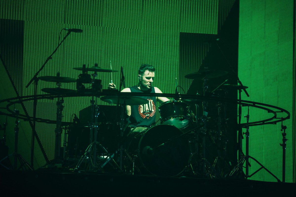 mcflymusic's tweet photo. What are you snaring at?🥁 Happy Birthday to the one and only @mcflyharry 🎉🍻 https://t.co/gtw7U0K2YE