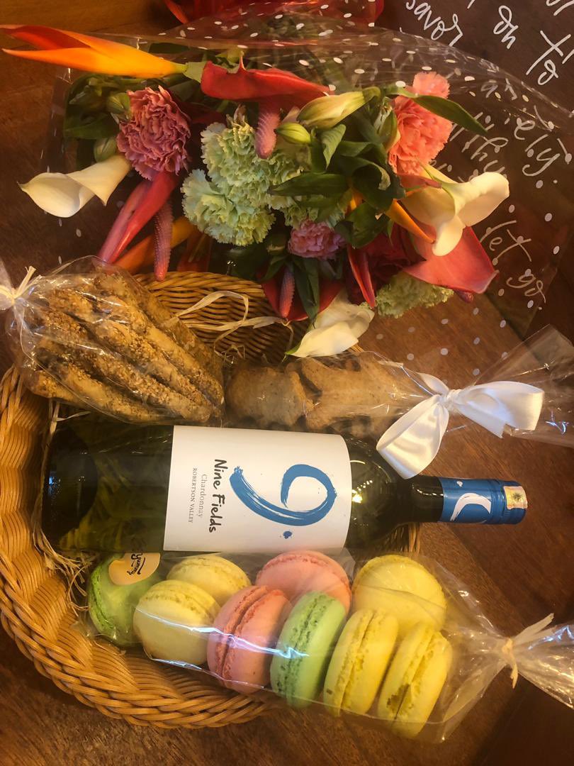 PeppermintKLA's tweet photo. Some of our loved ones are not traveling for Christmas due to COVID, surprise them with one of these gift hampers to remind them that they are loved. Contact us on 0705840201 for orders and deliveries.
#PeppermintXmas #PeppermintShop https://t.co/ZBMPjuTwm9