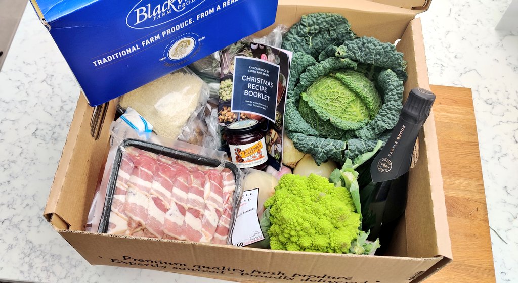 So the <a href="/SmithandBrock/">Smith&Brock</a> Christmas day hamper has arrived. A wonderful box of delicious, locally sourced goodies for Christmas day! #freshisbest #localbusiness #qualityproduce