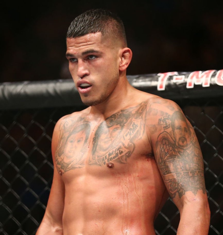 FrontPageMMA's tweet photo. Bellator President Scott Coker (@ScottCoker) is open to signing former UFC Lightweight champion Anthony Pettis (@AnthonyPettis), as well as a potential bout between Pettis &amp; Michael ‘Venom’ Page (@Michaelpage247).

Who would win this one?

#MMATwitter

#Bellator #MMA #FPMMA https://t.co/7z04C21ajX