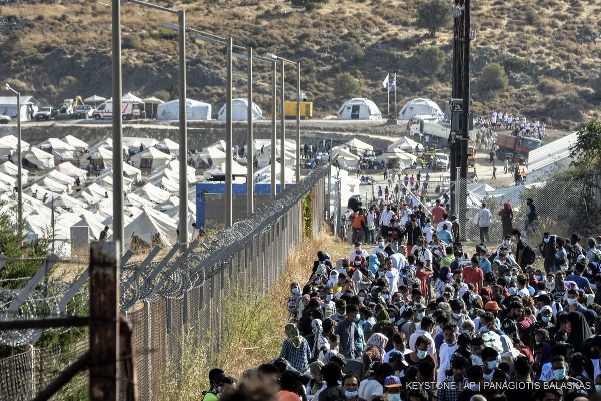 Die Stadt Bern spendet je Fr. 25'000 an <a href="/UNICEF/">UNICEF</a> zugunsten von Flüchtlingen auf Lesbos und an die Winterhilfe des Kantons Bern. Der Gemeinderat verzichtet dafür auf Weihnachtskarten und wünscht allen Bernerinnen und Bernern auf diesem Weg frohe Festtage.  bern.ch/mediencenter/m…