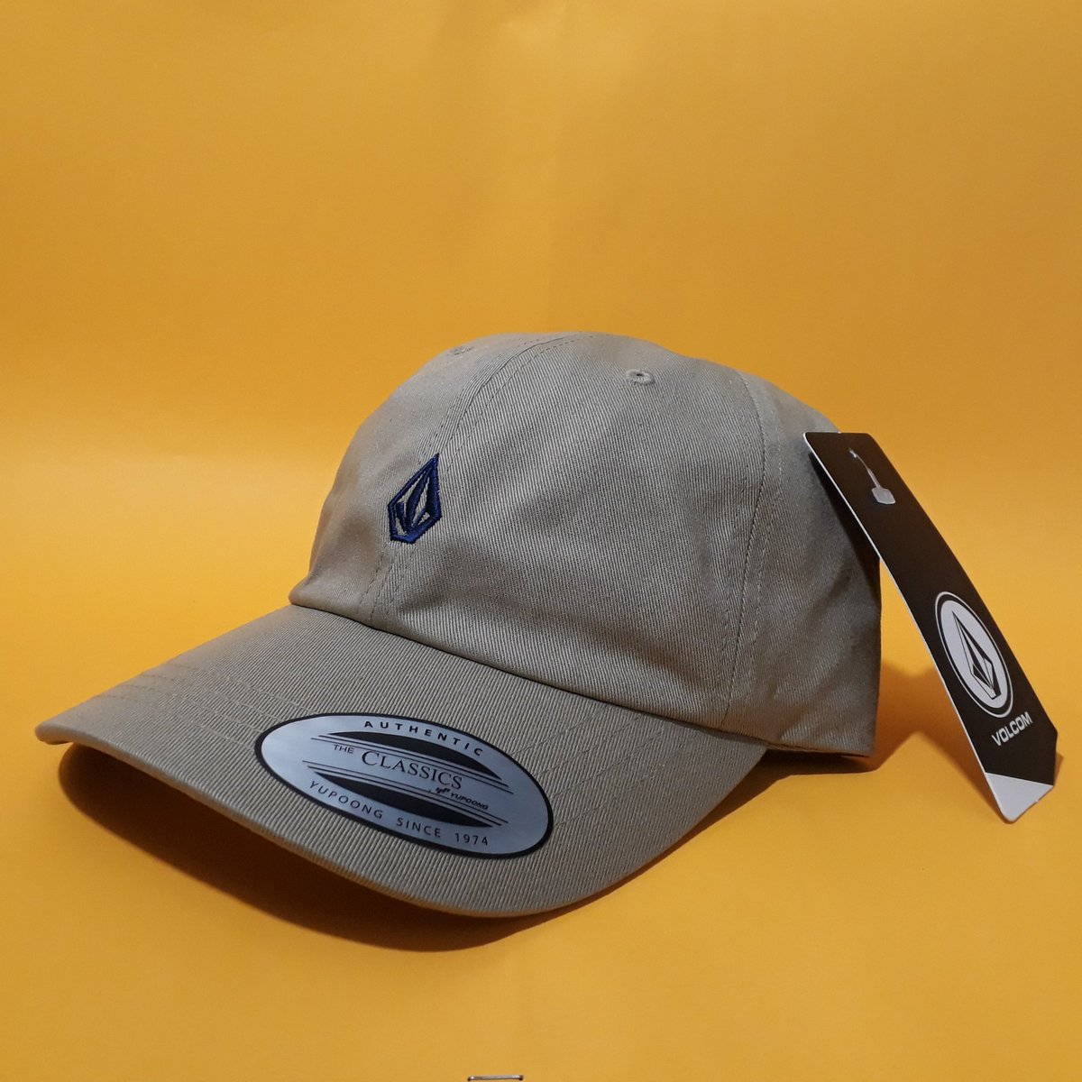 stuffsocoolph's tweet photo. ONHAND

P1300

VOLCOM STONE "DADDY OH!" STRAPBACK HAT IN KHAKI BY YUPOONG
One Size Fits Most
BRAND NEW / ORIGINAL

#stuffsocoolph #volcom #volcomstone #hat #curvehat #dadhat #onhand #skatebrand #skateboarding #onlinestore #philippineskateboarding #skateshop https://t.co/x7MnrCj2rE