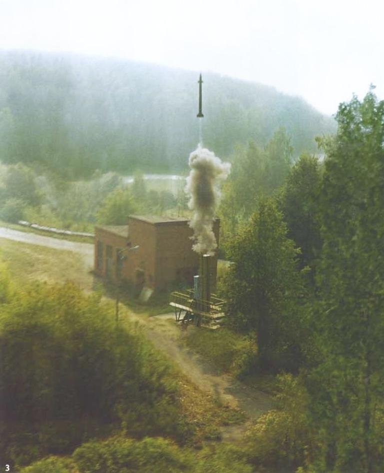 (3) Missiles:- 40N6 - Big-daddy missile! Range - ~400 km/Active & Semi-Active Radar Homing (ARH & SARH)- 48N6E2/E3 - 200-250 km (SARH)- 9M96E/E2- 40 & 120 km (ARH) Pics: (1) S-400 firing 48N6E2(2) 48N6E2/9M96E2/9M96E(3) 9M96E missile firing(4) 40N6E