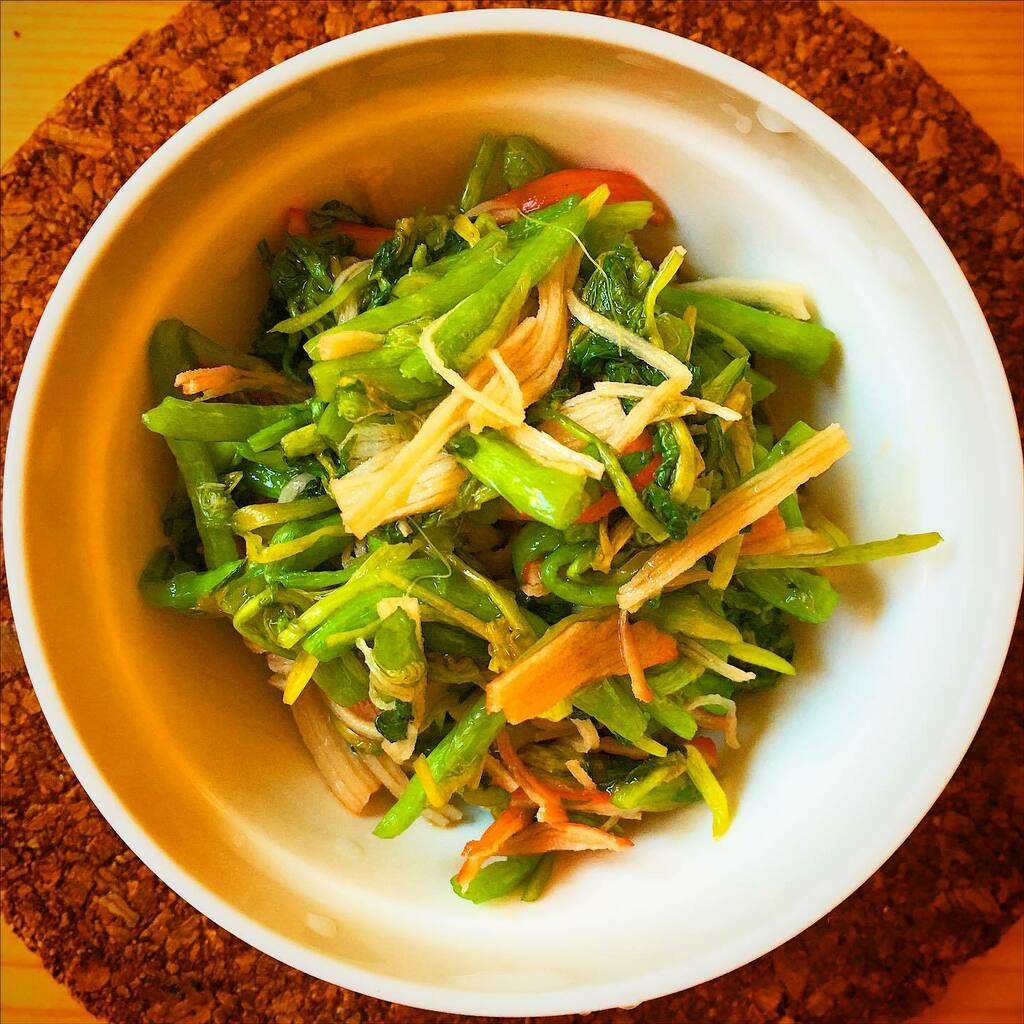 kikutaroid's tweet photo. クレソンかにかま
#クレソン #watercress #lightlyboiled
#かにかまぼこ #kanikamaboko #surimi
#青紫蘇ドレッシング #greenperilladressing
・・・・・・・・・・・・・・・・
#塩と水 #saltandwater
・・・・・・・・・・・・・・・・
#お弁当 #bento https://t.co/fAmcZCy0LO https://t.co/beQGe08eUO