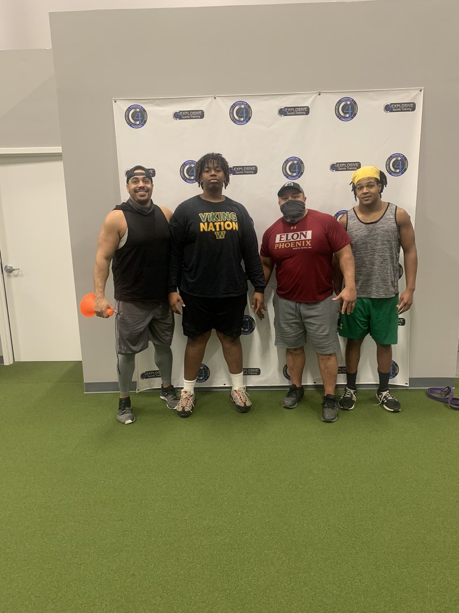 Some Trench Warriors last night with some dawgs from Woodbridge HS!