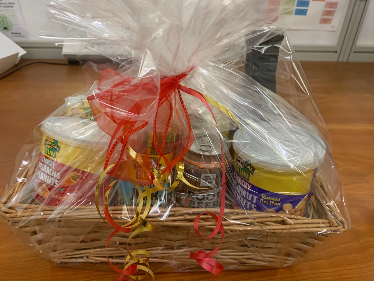 hackneyspeaker's tweet photo. A wonderful gesture of festive spirit from winner of the Speaker's Christmas Jumper Competition Cyndi Diamond was to give away her first prize of this Christmas Hamper to the Speaker's local charity Hackney Foodbank. #hackneyspeaker #Hackneycouncil #hackneyfoodbank https://t.co/0EENBjYcYv