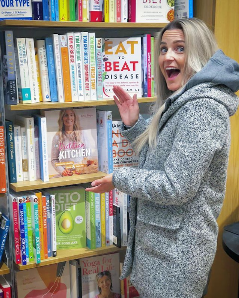 sports_meyer's tweet photo. The fabulous @KerriEMajor at her hometown #Waterstones - great 2 see The Dietitian Kitchen on the shelves in time 4 #Christmas - the perfect 5* Christmas gift! The reviews 4 this #book are wonderful! &amp; the #recipes r gorgeous! #health #nutrition #fitness #HealthyLiving #bookshop https://t.co/M0Sry8euCe