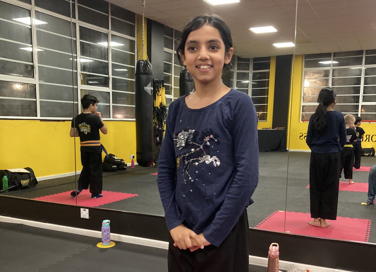 BBLwarriors's tweet photo. 💥Welcome to one of our new students Diya💥 We are all pleased to have you training here at Blackbelt Leaders, you are doing great 👊#blackbeltleaders #martialarts #kickboxing #training #students #newstudent #martialartslife #students #motivation #thedojoworthing #worthing https://t.co/mBstG1Nun0
