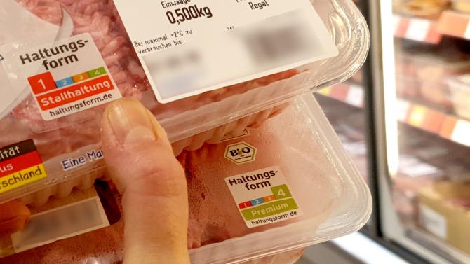Haltungsform-Kennzeichnung im Handel:
Die Auswahl bleibt mangelhaft
bit.ly/3hcLW3j
Quelle: VZ NRW