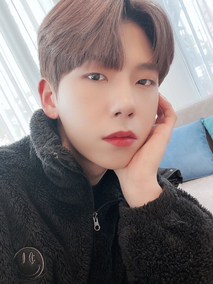 [#정유준] 오늘 비가 잠깐 왔더라구요 비 오니까 괜히 온리들 더 생각나는 하루네요 오늘도 수고 많았어요😌💜☔ 

#D1CE #디원스